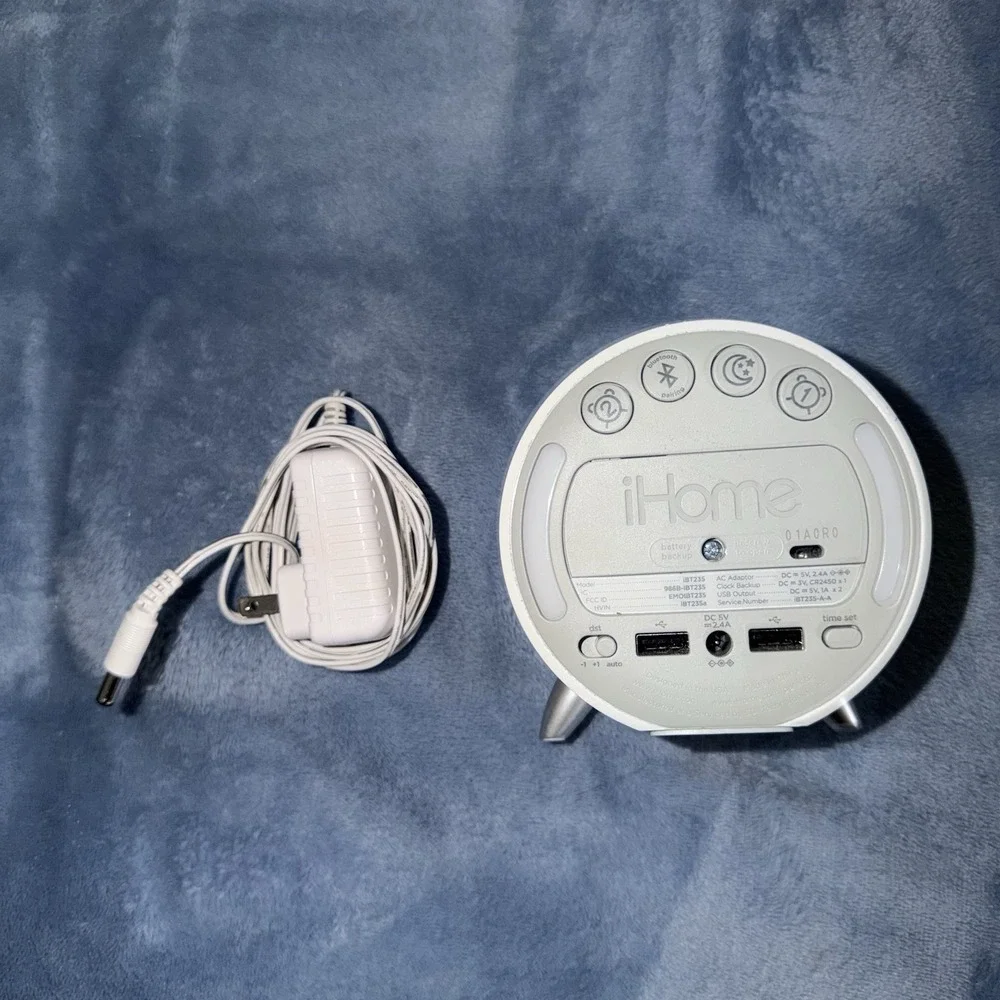 iHome Bluetooth Alarm Clock with Dual USB Charging and Nightlight (White)‎ WORKS